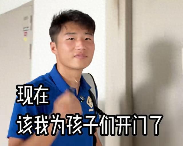 万博体育客户端下载-薪火相传，苏超射手王高驰：现在该我为孩子们开门了