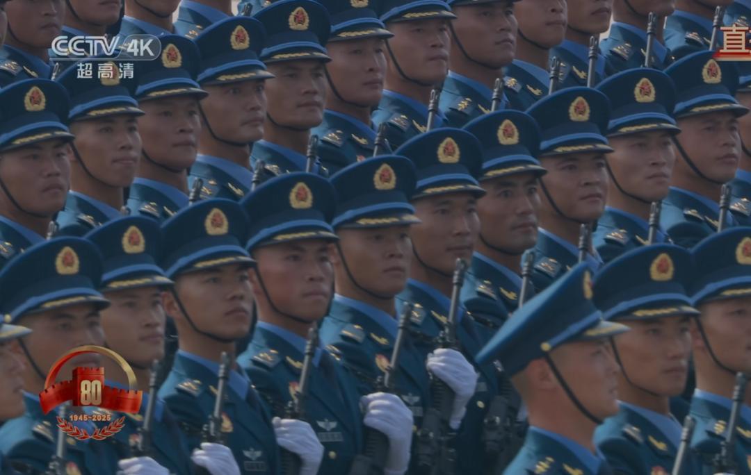 阅兵出现重大失误？导弹挂反、字打错，央视曝真相，涉及82名英烈