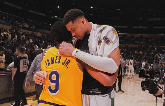 互动体育社区-爆发！布朗尼17+5比肩魔术师 雷迪克：他是NBA球员